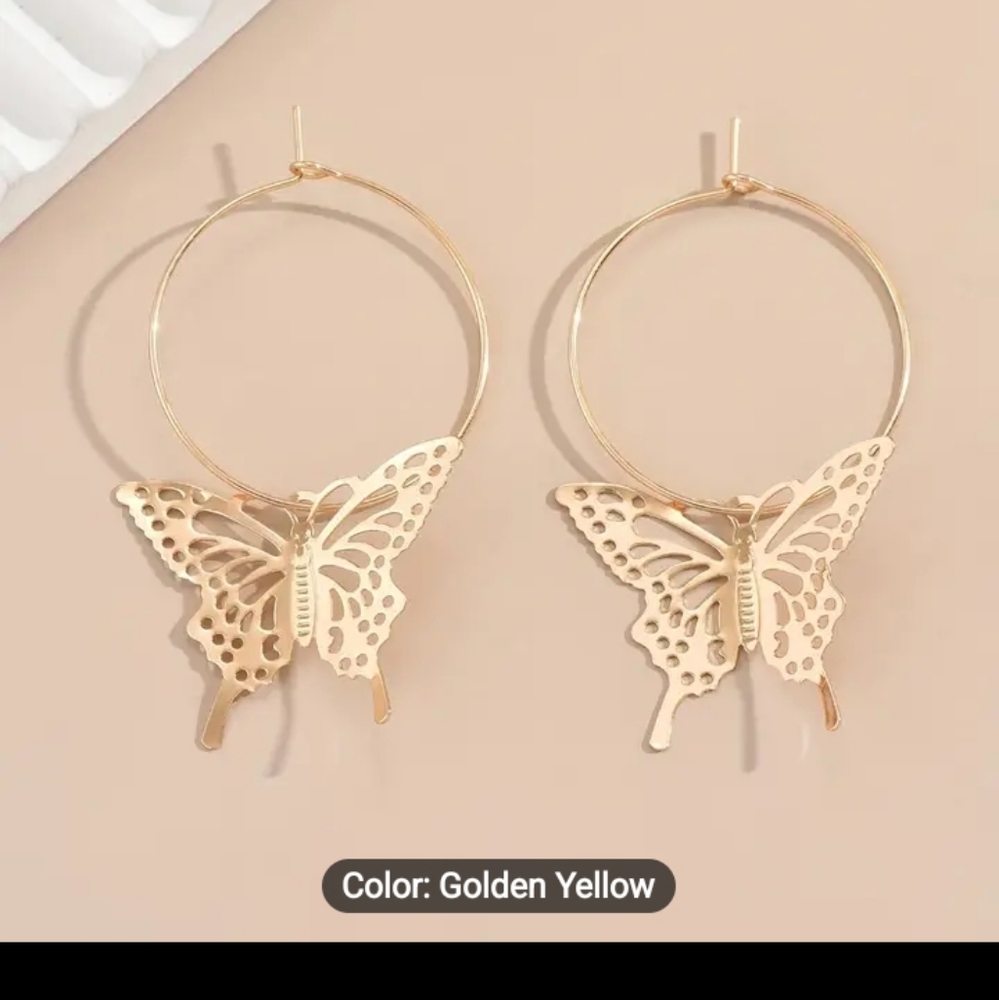 🛑3/$15 Golden hollow butterfly hoop earrings - Picture 2 of 4